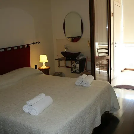 La Boheme Bed & Breakfast *